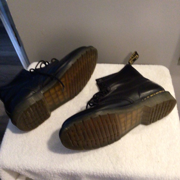 Dr Marten’s AirWair Boots - Picture 4 of 6